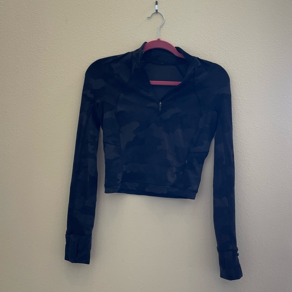 Lululemon Cropped Half Zip in Black Camo